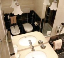 Hotel Leonardo - bathroom
